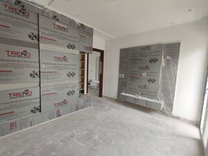 Room in 4 BHK Builder Floor at Rohini Sector 16 – for Sale