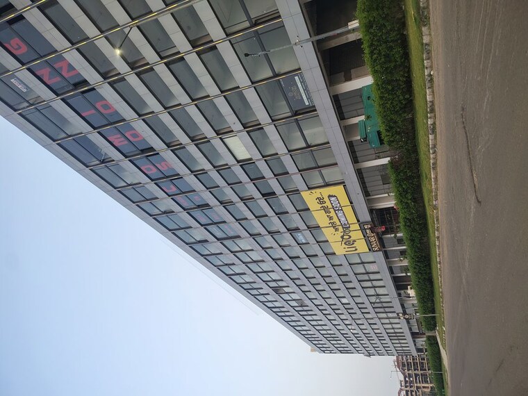 Balcony, aerocity Commercial Showroom 1350 Sq.Ft. In Aerocity Mohali 10596474