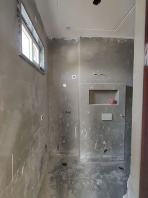 Furnished Amenities in 5 BHK Builder Floor at Rohini Sector 16 – for Sale
