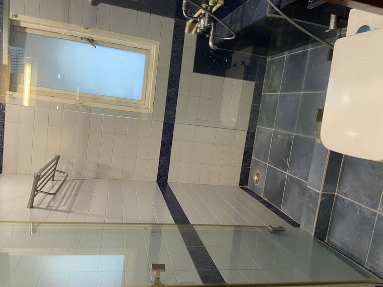 Bathroom, om-ratan-apartment 3 Bedroom 1800 Sq.Ft. Apartment In Worli Mumbai 10596496