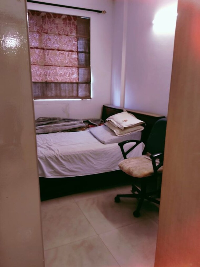 Bathroom, dlf-ridgewood-estate 3 Bedroom 1350 Sq.Ft. Apartment In Dlf Phase iv Gurgaon 10596563