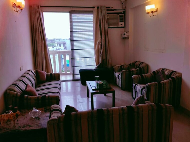 Living Room, dlf-ridgewood-estate 3 Bedroom 1350 Sq.Ft. Apartment In Dlf Phase iv Gurgaon 10596563