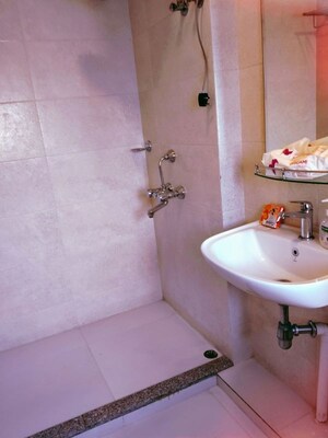 Bathroom in 3 BHK Apartment at DLF Ridgewood Estate, Dlf Phase iv – for Rent