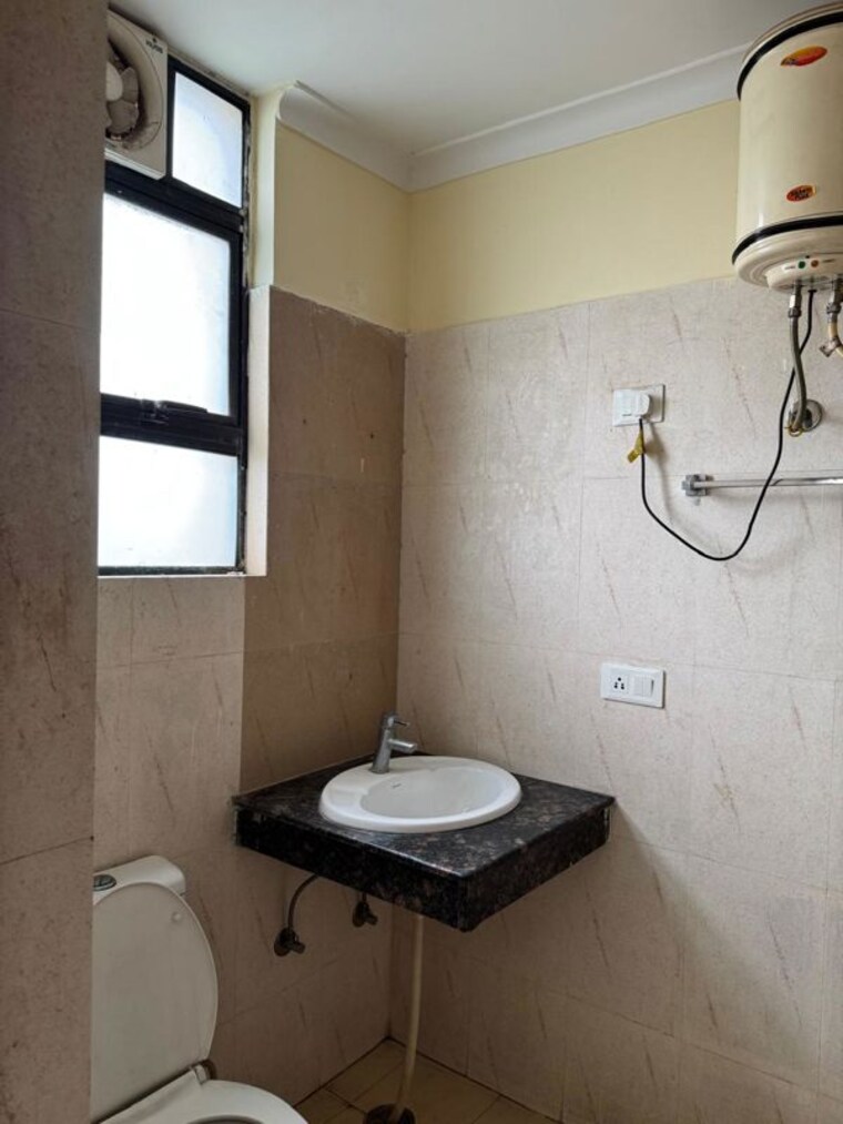 Bathroom, kharar mohali road 2 Bedroom 105 Sq.Ft. Builder Floor In Kharar Mohali Road Kharar 10596570