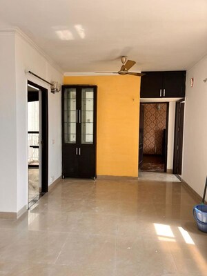 Room in 2 BHK Apartment at Unitech The Residences Sector 33, Sector 33 – for Rent