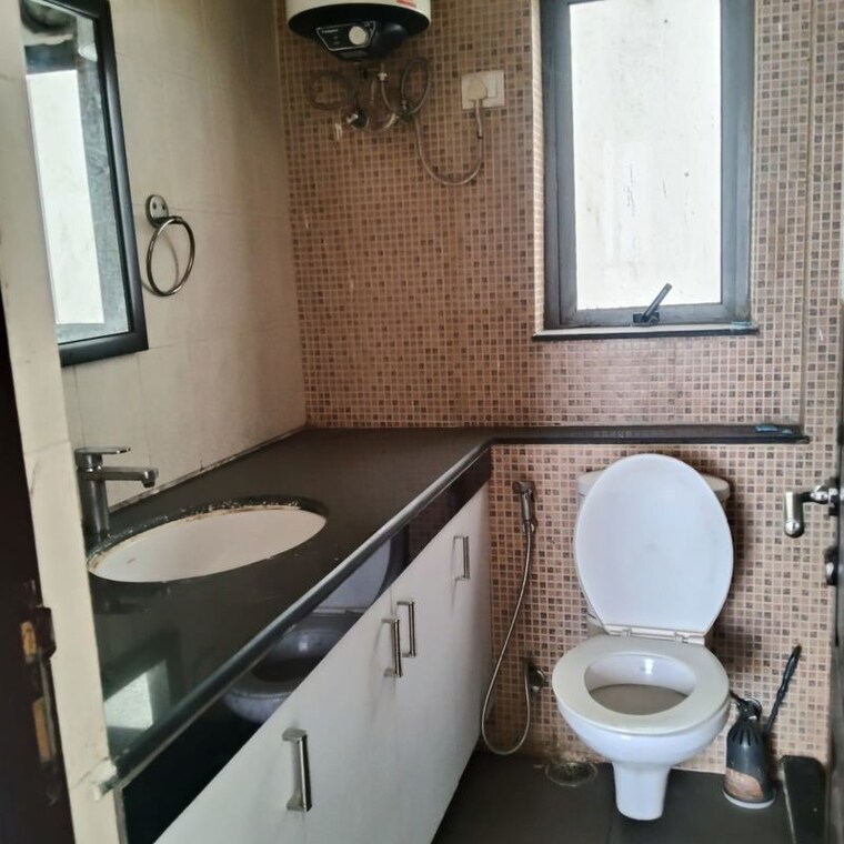 Bathroom, unitech-the-residences-sector-33 2 Bedroom 972 Sq.Ft. Apartment In Sector 33 Gurgaon 10596576