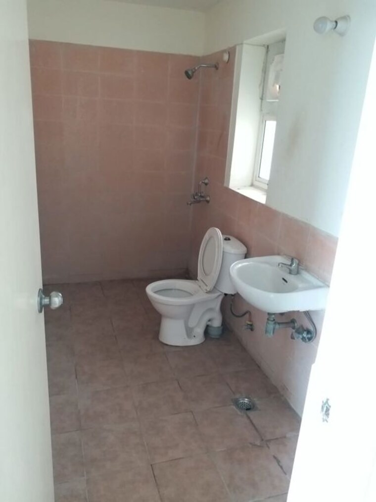 Bathroom, jaypee-green-kosmos-phase-ii 2 Bedroom 954 Sq.Ft. Apartment In Sector 134 Noida 10596572