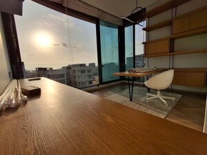 Room in 4 BHK Apartment at Rustomjee Elements, Andheri West – for Rent