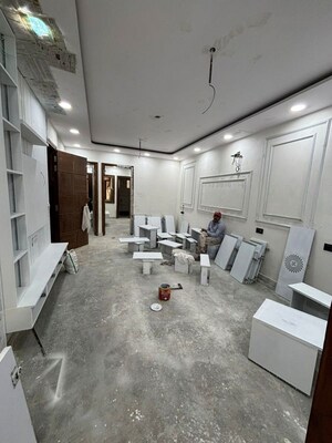 Team Area in 3 BHK Builder Floor at Rohini Sector 15 – for Sale