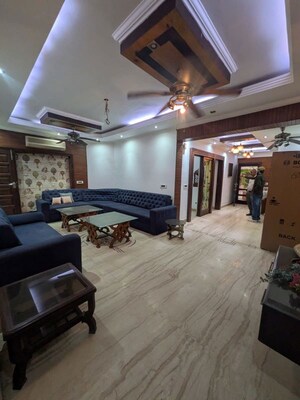 Living Room in 2 BHK Apartment at Unitech Heritage City, Sector 25 – for Rent