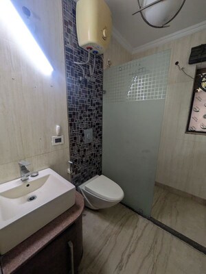 Bathroom in 2 BHK Apartment at Unitech Heritage City, Sector 25 – for Rent