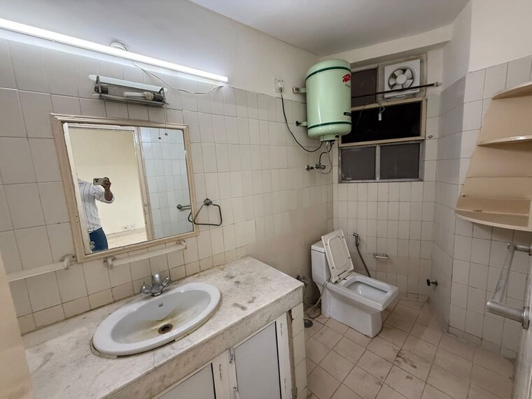 Bathroom, the-retreat-gurgaon 2 Bedroom 1200 Sq.Ft. Apartment In Sector 41 Gurgaon 10596634