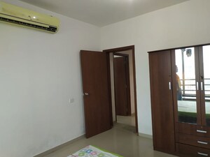 Room in 5 BHK Apartment at Oberoi Springs, Andheri West – for Sale