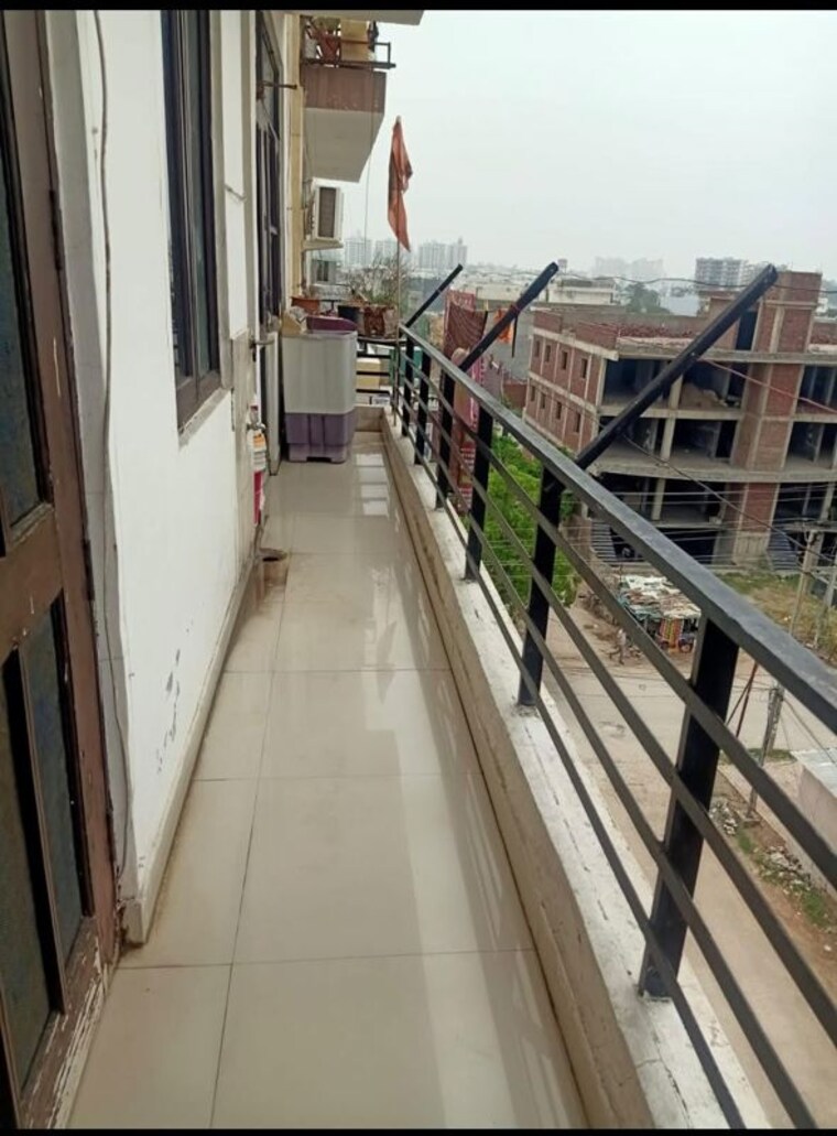 Balcony, vip road 2 Bedroom 1000 Sq.Ft. Apartment In Vip Road Zirakpur 10596627