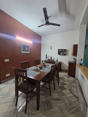 Team Area in 3 BHK Builder Floor at Sector 4 – for Rent