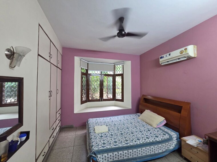 Bedroom, sector 4 3 Bedroom 500 Sq.Yd. Builder Floor In Sector 4 Gurgaon 10596663