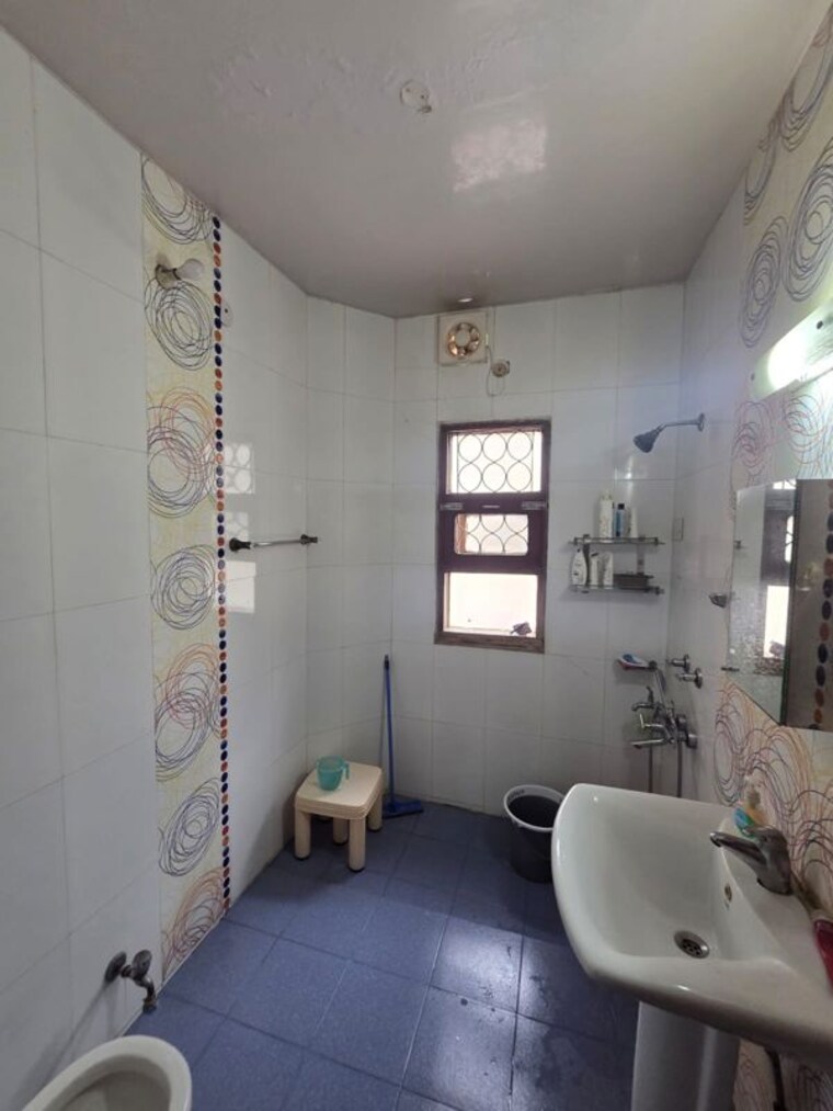 Bathroom, sector 4 3 Bedroom 500 Sq.Yd. Builder Floor In Sector 4 Gurgaon 10596663