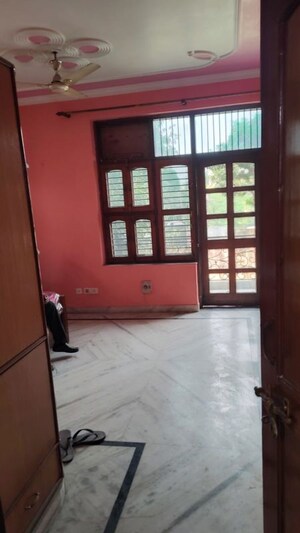Room in 2.5 BHK Villa at Sector 21 – for Rent