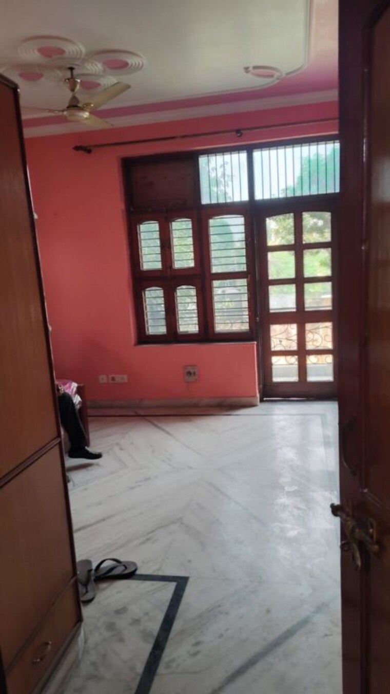 Room, sector 21 2.5 Bedroom 1200 Sq.Ft. Villa In Sector 21 Gurgaon 10596669