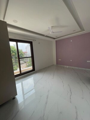 Room in 2 BHK Builder Floor at Sector 23 – for Rent
