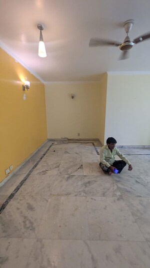 Room in 3 BHK Apartment at Suncity Essel Tower, Sector 28 – for Rent