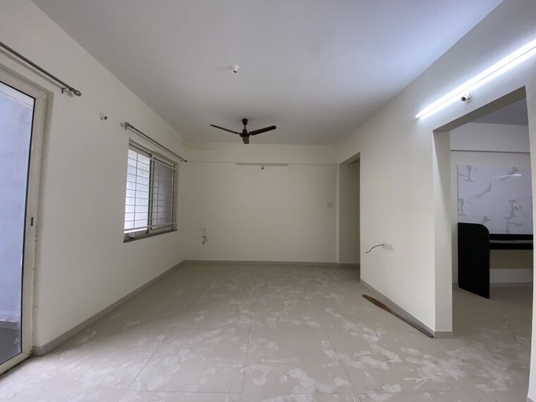 Living Room, kumar-pinakin 2 Bedroom 1000 Sq.Ft. Apartment In Baner Pune 10596695