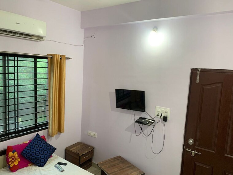 Living Room, bangali square Studio 120 Sq.Ft. Builder Floor In Bangali Square Indore 10596731