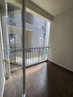 Room in 2 BHK Apartment at Smart World Orchard, Sector 61 – for Rent