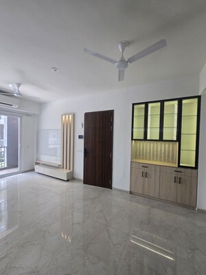 Room in 2 BHK Apartment at Smart World Orchard, Sector 61 – for Rent
