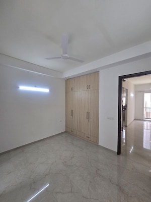 Room in 2 BHK Apartment at Smart World Orchard, Sector 61 – for Rent