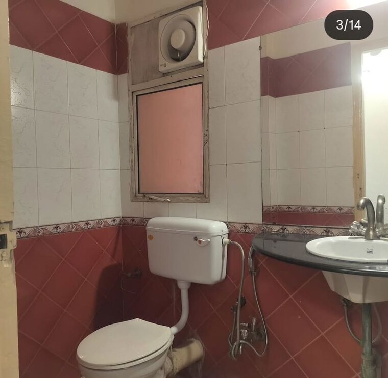 Bathroom, dlf-the-wellington-estate 3 Bedroom 1450 Sq.Ft. Apartment In Dlf Phase V Gurgaon 10596742