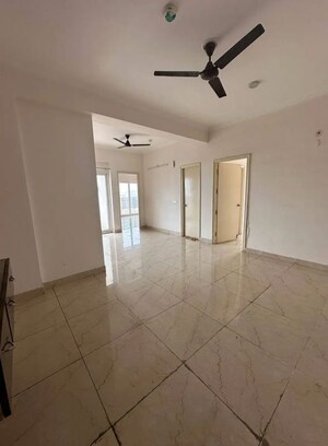 Room in 3 BHK Apartment at Supertech Cape Town, Sector 74 – for Rent