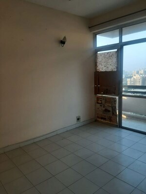 Room in 2 BHK Apartment at Ansal Sushant Estate, Sector 52 – for Rent