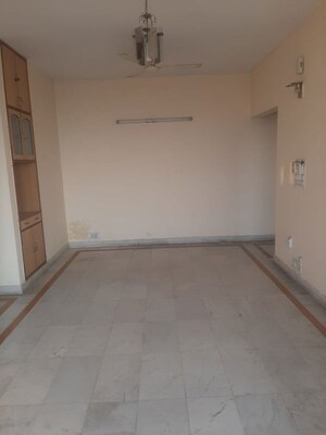 Room in 2 BHK Apartment at Ansal Sushant Estate, Sector 52 – for Rent