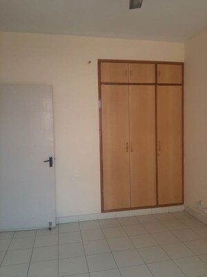 Room in 2 BHK Apartment at Ansal Sushant Estate, Sector 52 – for Rent