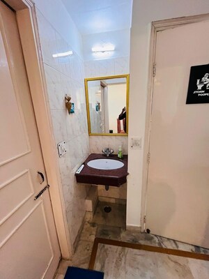 Bathroom in 1 BHK Apartment at Ansal Sushant Estate, Sector 52 – for Rent