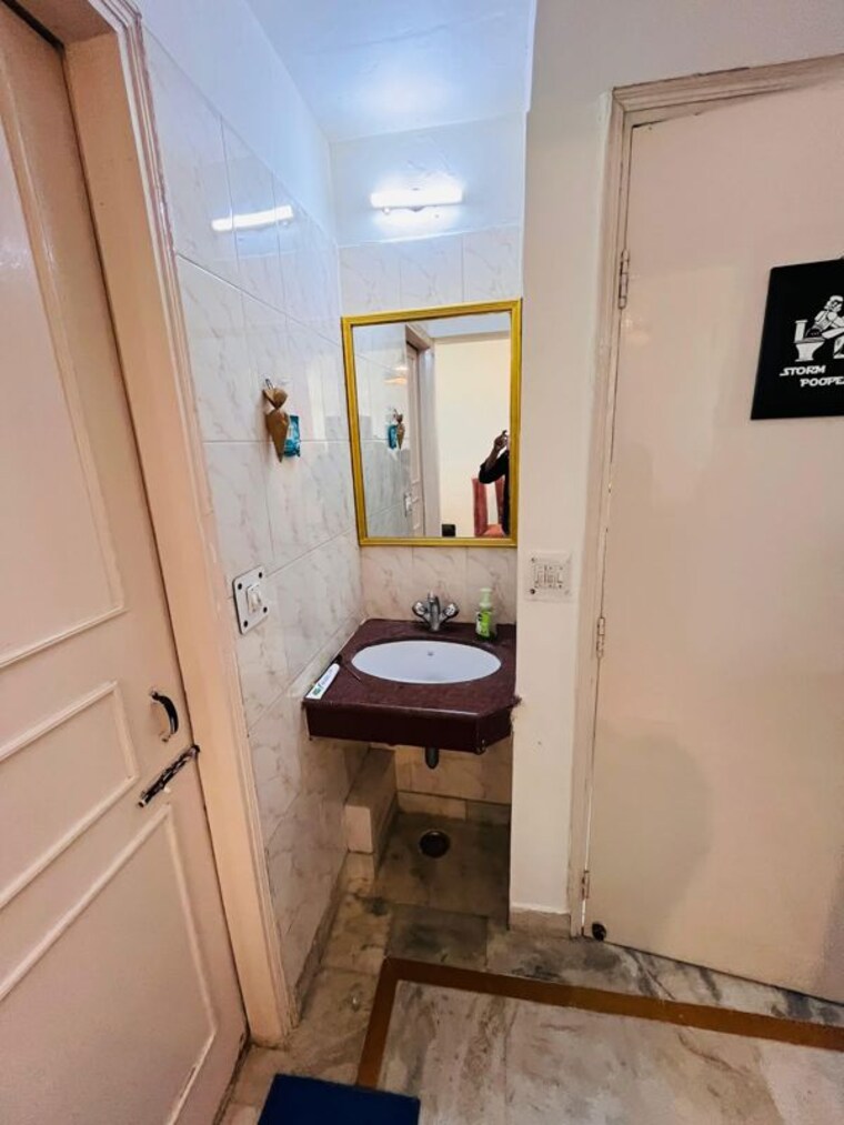 Bathroom, ansal-sushant-estate 1 Bedroom 750 Sq.Ft. Apartment In Sector 52 Gurgaon 10596766