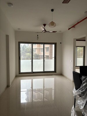 Room in 3 BHK Apartment at Shree Park Altezza, Andheri West – for Rent