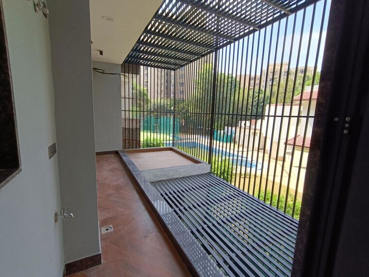 Balcony, sushant lok i 4 Bedroom 300 Sq.Yd. Builder Floor In Sushant Lok I Gurgaon 10596835