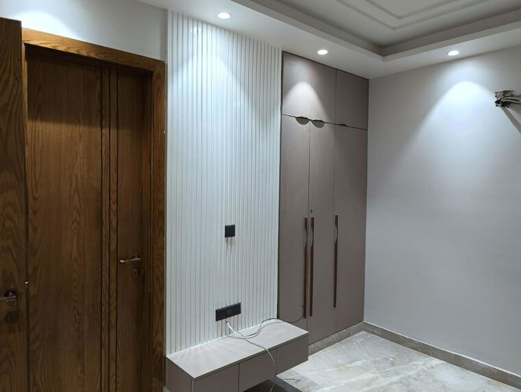 Room, sushant lok i 4 Bedroom 300 Sq.Yd. Builder Floor In Sushant Lok I Gurgaon 10596835