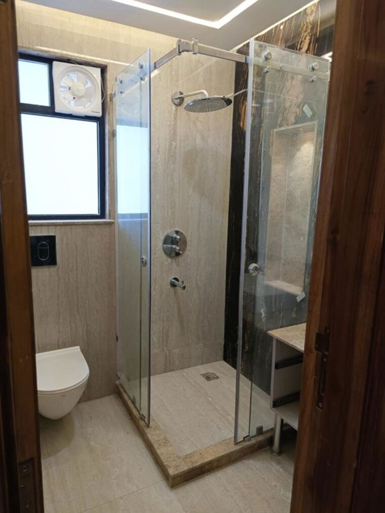 Bathroom, sushant lok i 4 Bedroom 300 Sq.Yd. Builder Floor In Sushant Lok I Gurgaon 10596835
