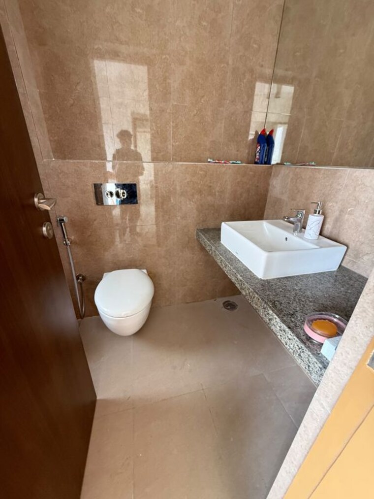 Bathroom, lashkaria-indrasukh 3 Bedroom 950 Sq.Ft. Apartment In Andheri West Mumbai 10596824