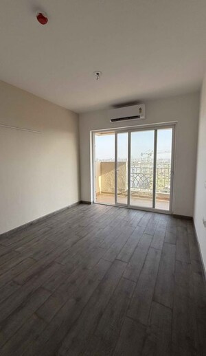 Room in 3.5 BHK Apartment at Anant Raj The Estate Floors, Sector 63a – for Rent
