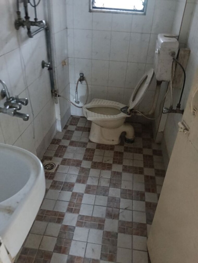 Bathroom, classic-view-apartments 2 Bedroom 620 Sq.Ft. Apartment In Dahisar West Mumbai 10596864
