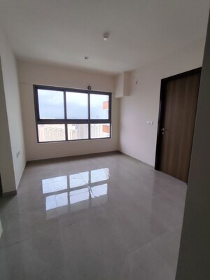 Room in 1 BHK Apartment at Piramal Vaikunth, Balkum Pada – for Rent