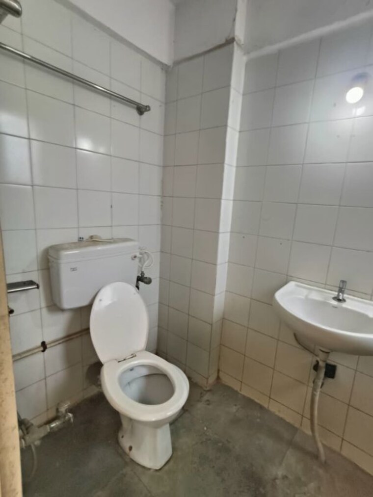Bathroom, palazzio-chs 2 Bedroom 900 Sq.Ft. Apartment In Powai Mumbai 10596939