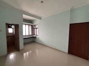 Room in 3 BHK Apartment at Meera Tower, Andheri West – for Sale