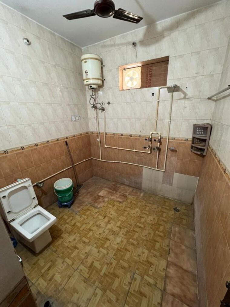 Bathroom, unitech-arcadia 2 Bedroom 150 Sq.Yd. Independent House In South City 2 Gurgaon 10596791