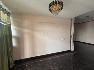 Room in 2 BHK Builder Floor at South City 2 – for Rent
