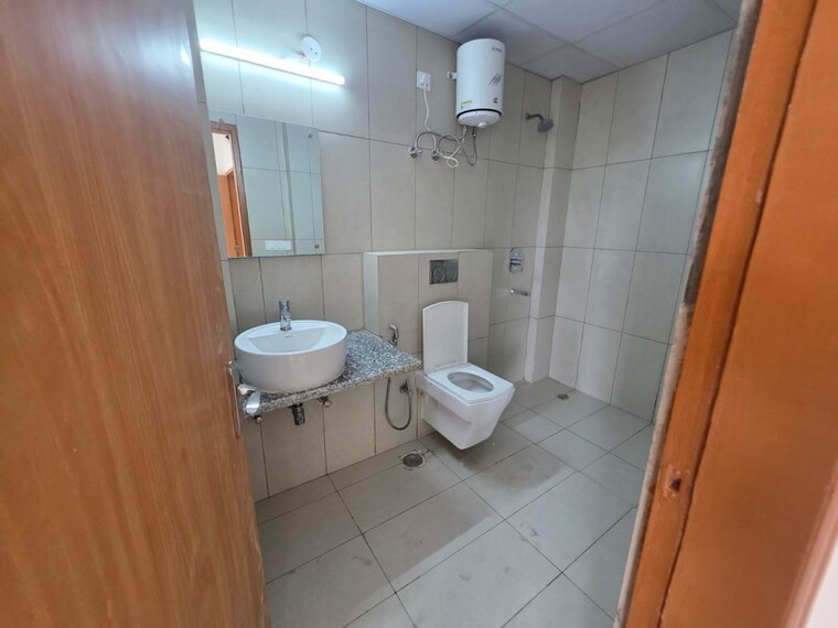 Bathroom, ss-linden 4 Bedroom 2750 Sq.Ft. Builder Floor In Sector 84 Gurgaon 10596972